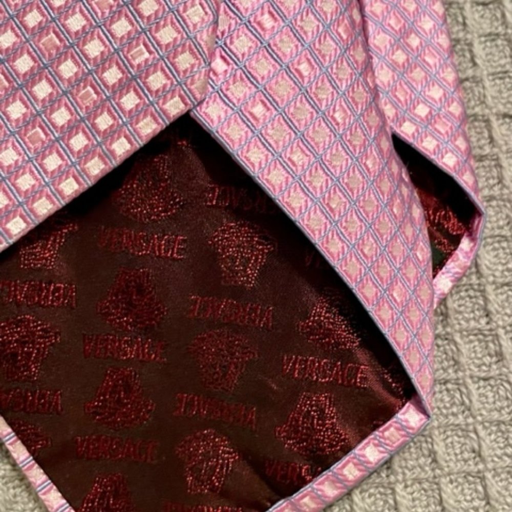 EUC Beautiful Versace Pink diamond silk tie Italy Red lining - Picture 4 of 8